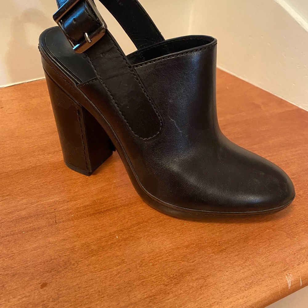 Vince leather clogs. Worn once. Size 7